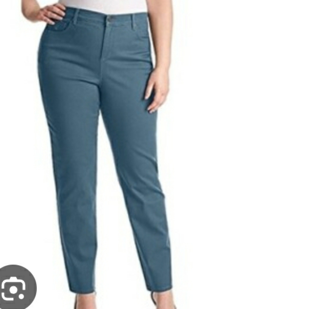 Gloria Vanderbilt Straight-Leg Amanda Jeans Rain Cloud 98% Cotton Size 8 Short